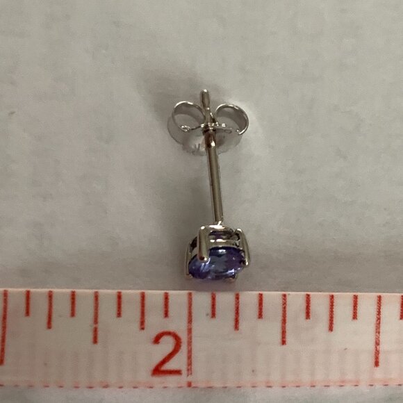 Beautiful Womens Solid 14K White Gold 0.40 CTW Tanzanite  Beautiful Womens Solid 14K White Gold 0.40 CTW Tanzanite Designer Earrings